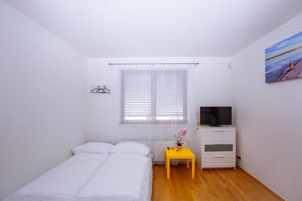 Beautiful In Apartment Prag
